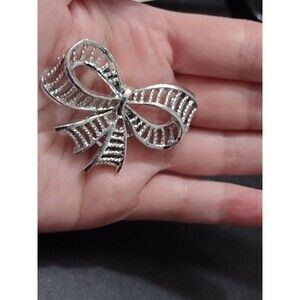 **Sale** Gerry's silver tone bow brooch